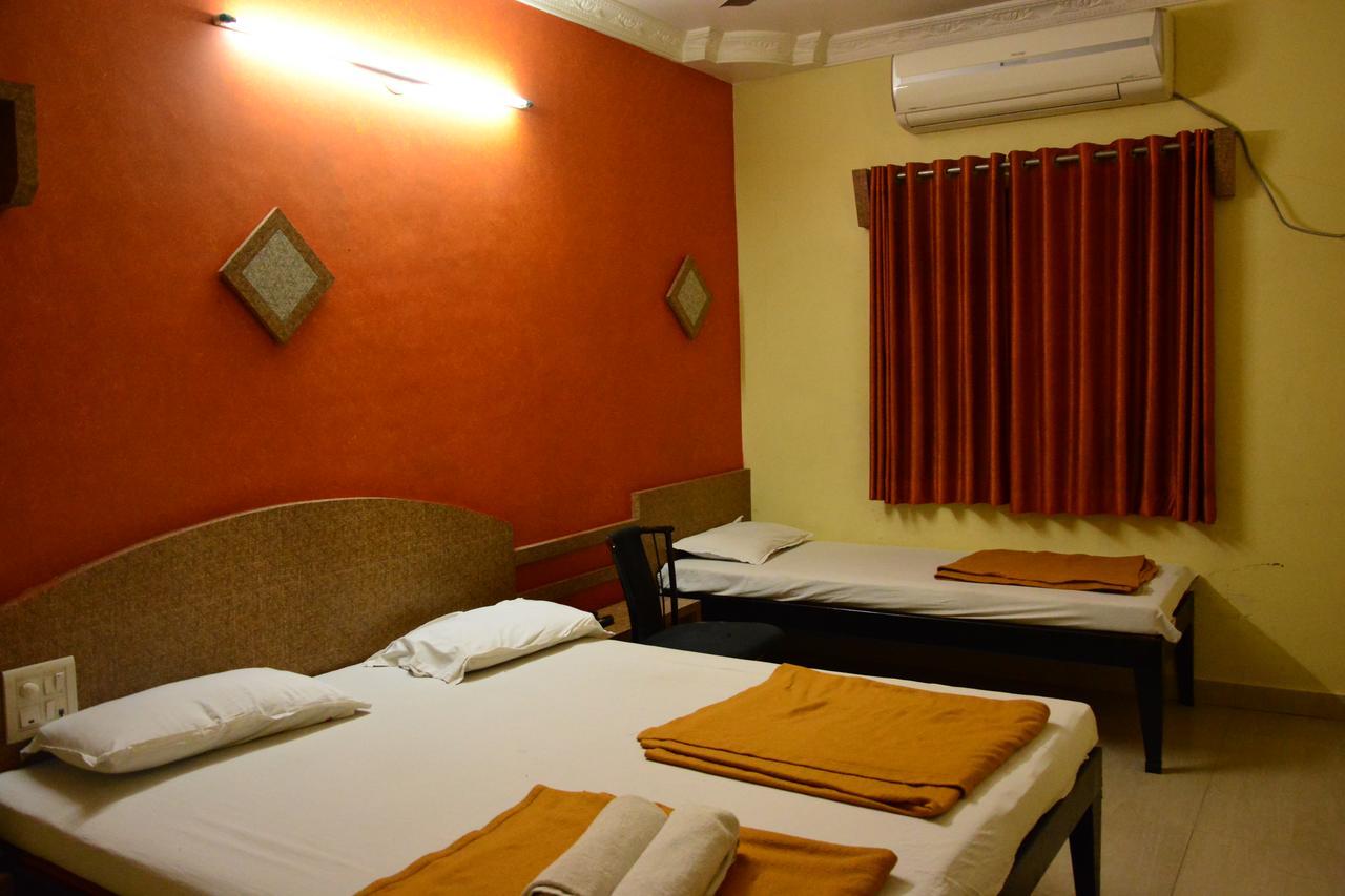 Hotel Madhava Shirdi Extérieur photo