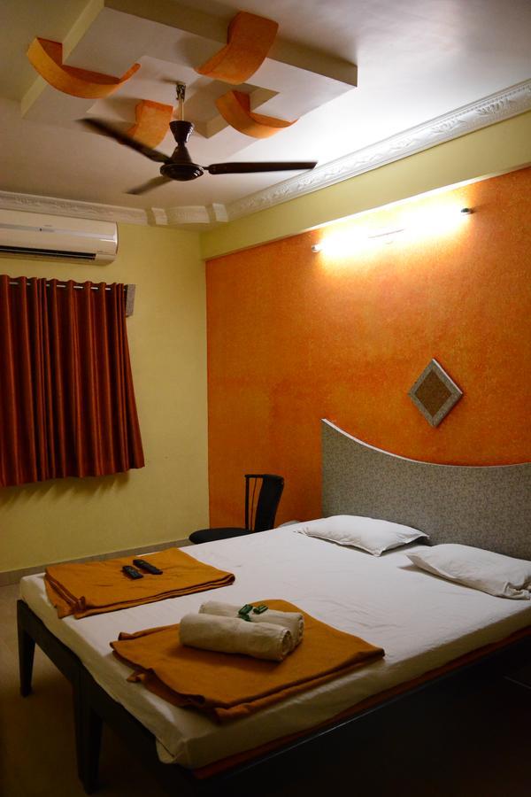 Hotel Madhava Shirdi Extérieur photo