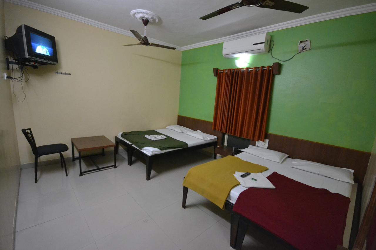 Hotel Madhava Shirdi Extérieur photo