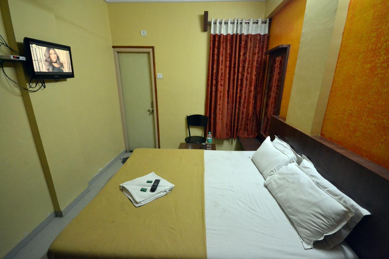 Hotel Madhava Shirdi Extérieur photo