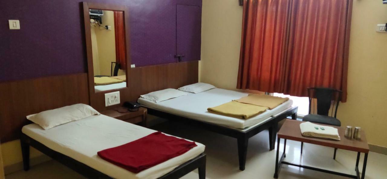 Hotel Madhava Shirdi Extérieur photo